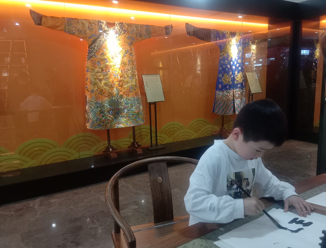 仿真龙袍凤袍展玉玺展龙椅圣旨十二生肖兽首
