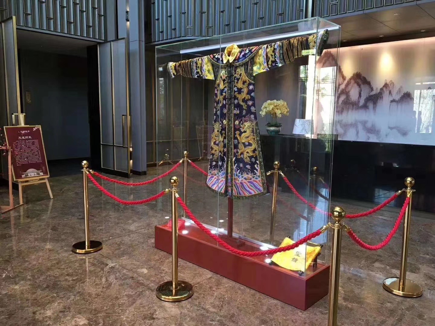仿真龙袍凤袍展玉玺展龙椅圣旨十二生肖兽首