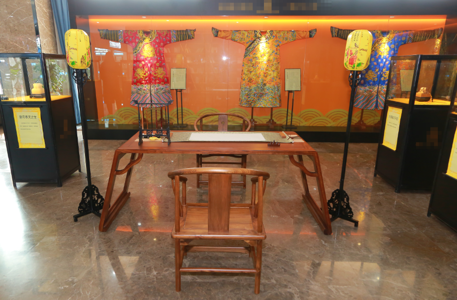 仿真龙袍凤袍展玉玺展龙椅圣旨十二生肖兽首