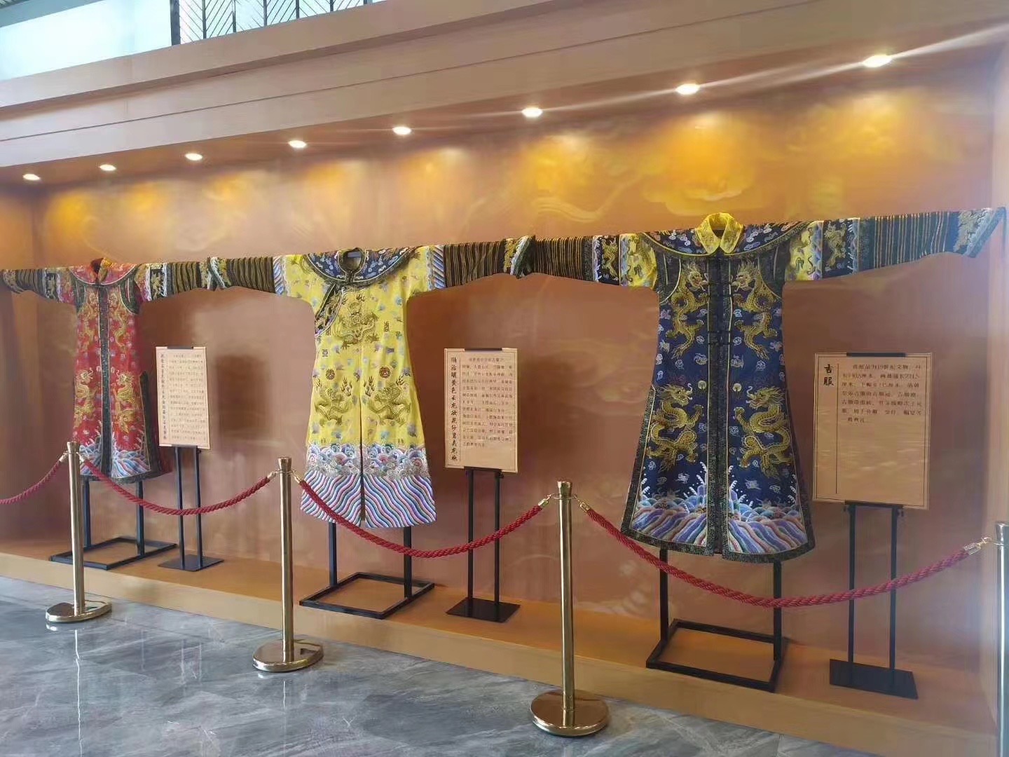 仿真龙袍凤袍展玉玺展龙椅圣旨十二生肖兽首