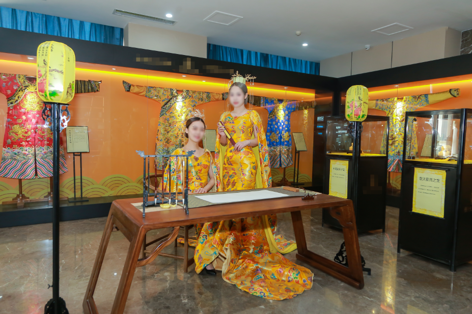 仿真龙袍凤袍展玉玺展龙椅圣旨十二生肖兽首