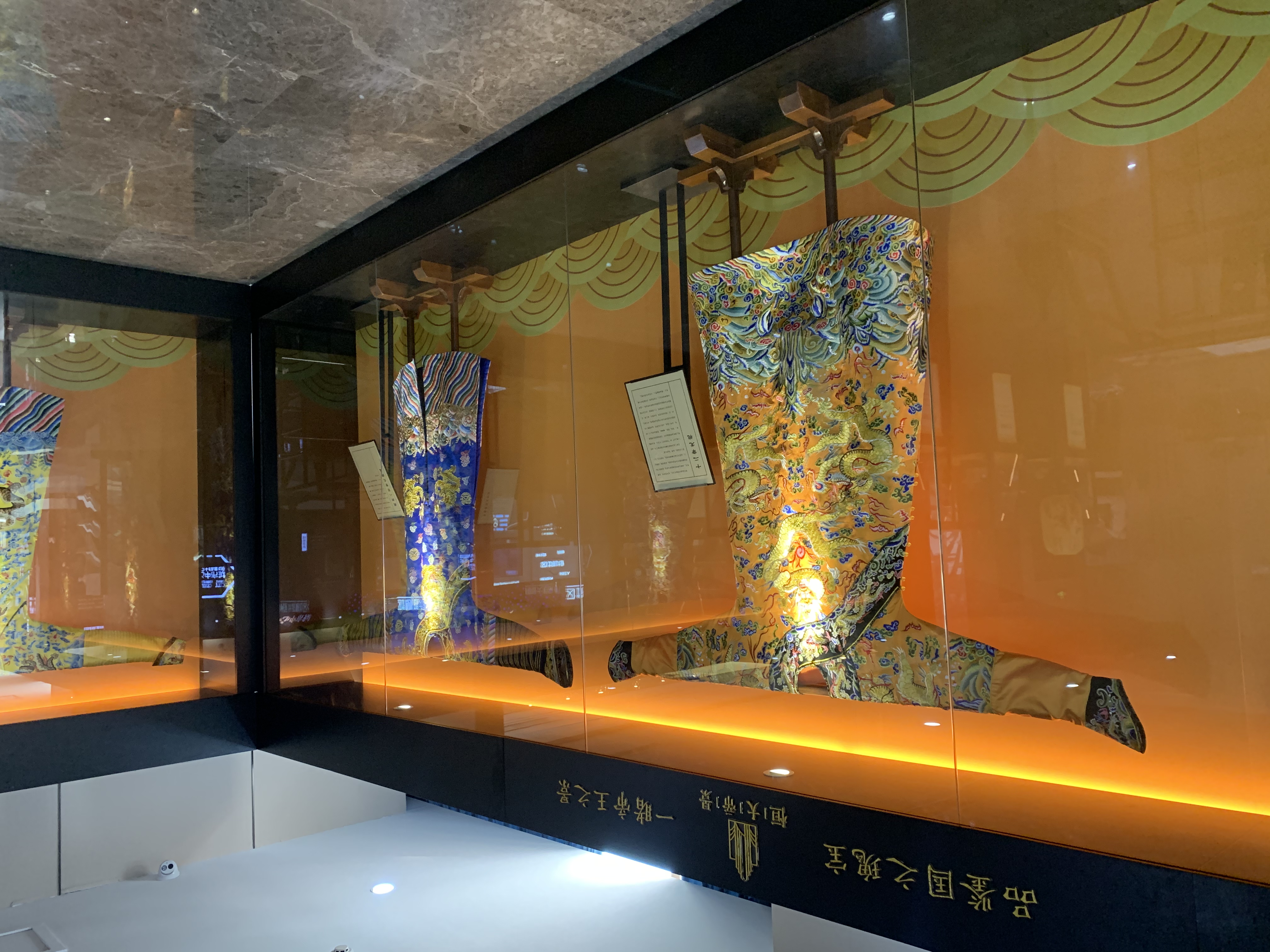 仿真龙袍凤袍展玉玺展龙椅圣旨<font style="color: #FF8F00 !important;">十二</font>生肖兽首