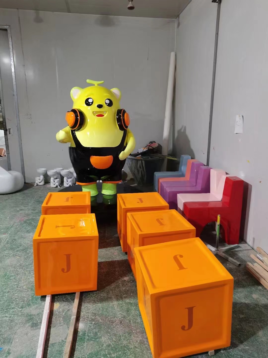 吉祥物IP公仔玻璃钢雕塑定制