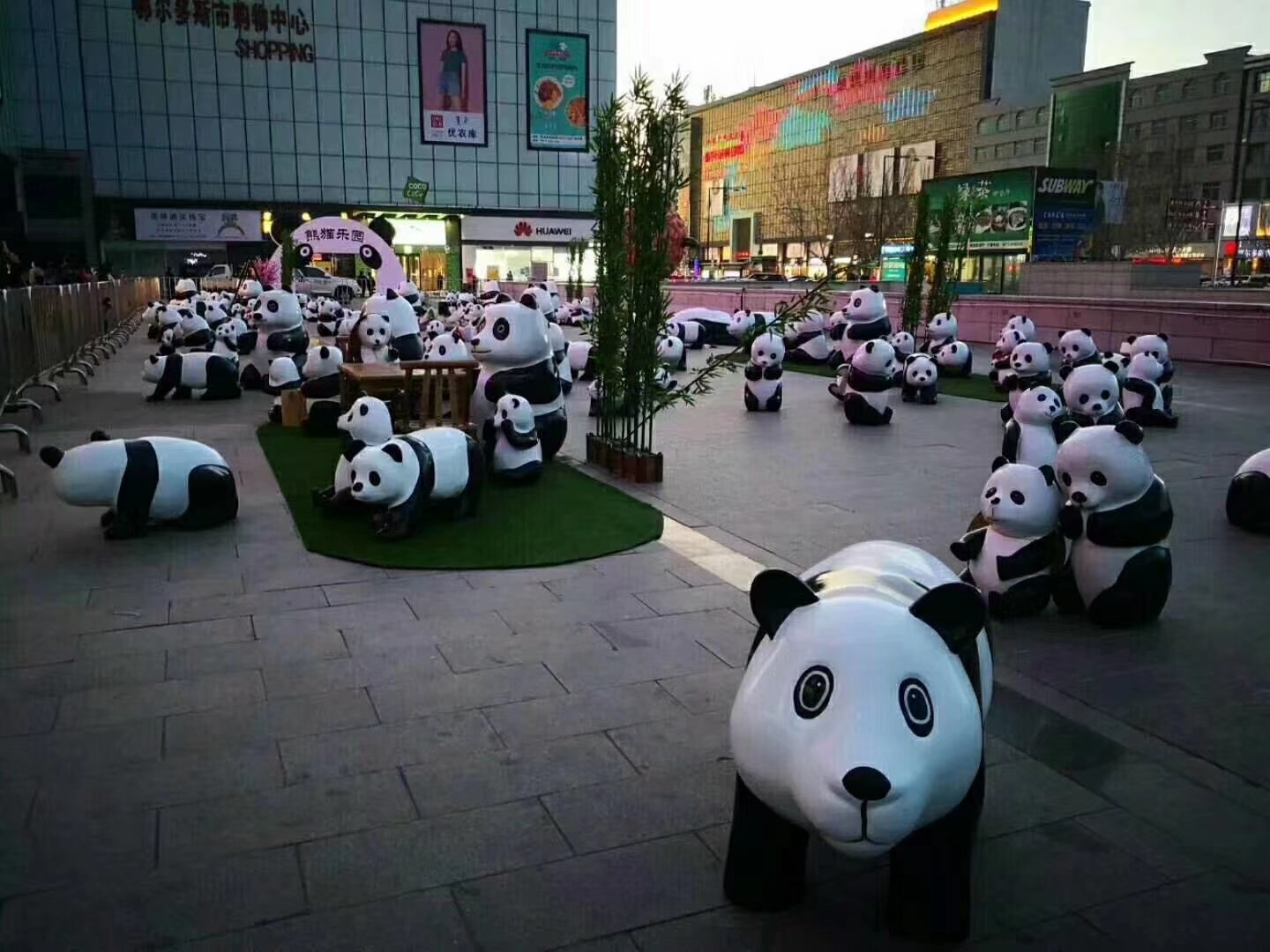 玻璃钢熊猫卡通展