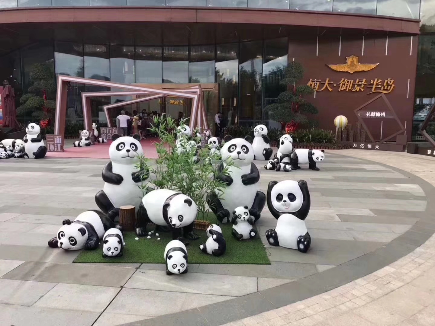 玻璃钢熊猫卡通展