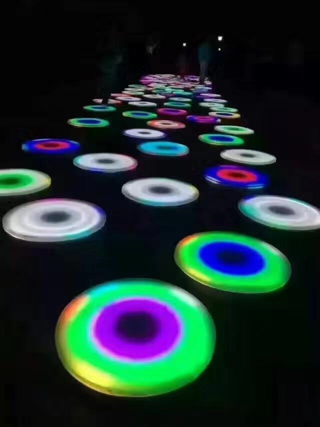 彩色跑 发光变色地砖