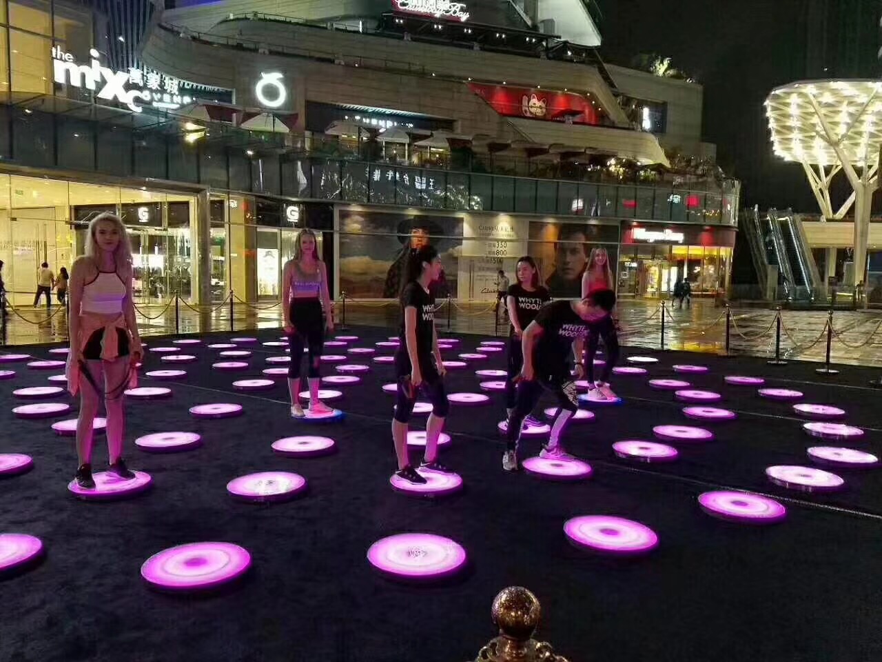 彩色跑 发光变色地砖