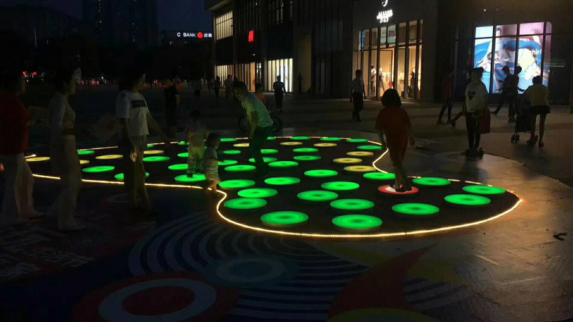 彩色跑 发光变色地砖