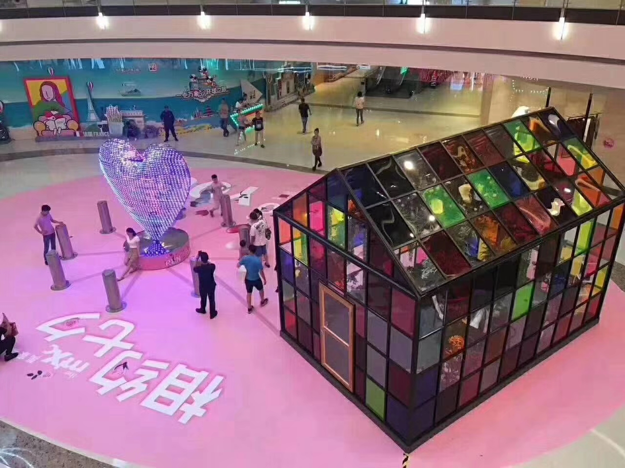 七彩玻璃房  彩色屋