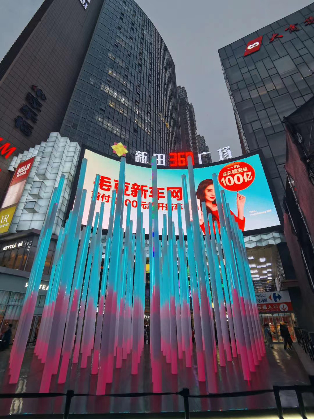 幻彩3D流光柱 发光柱
