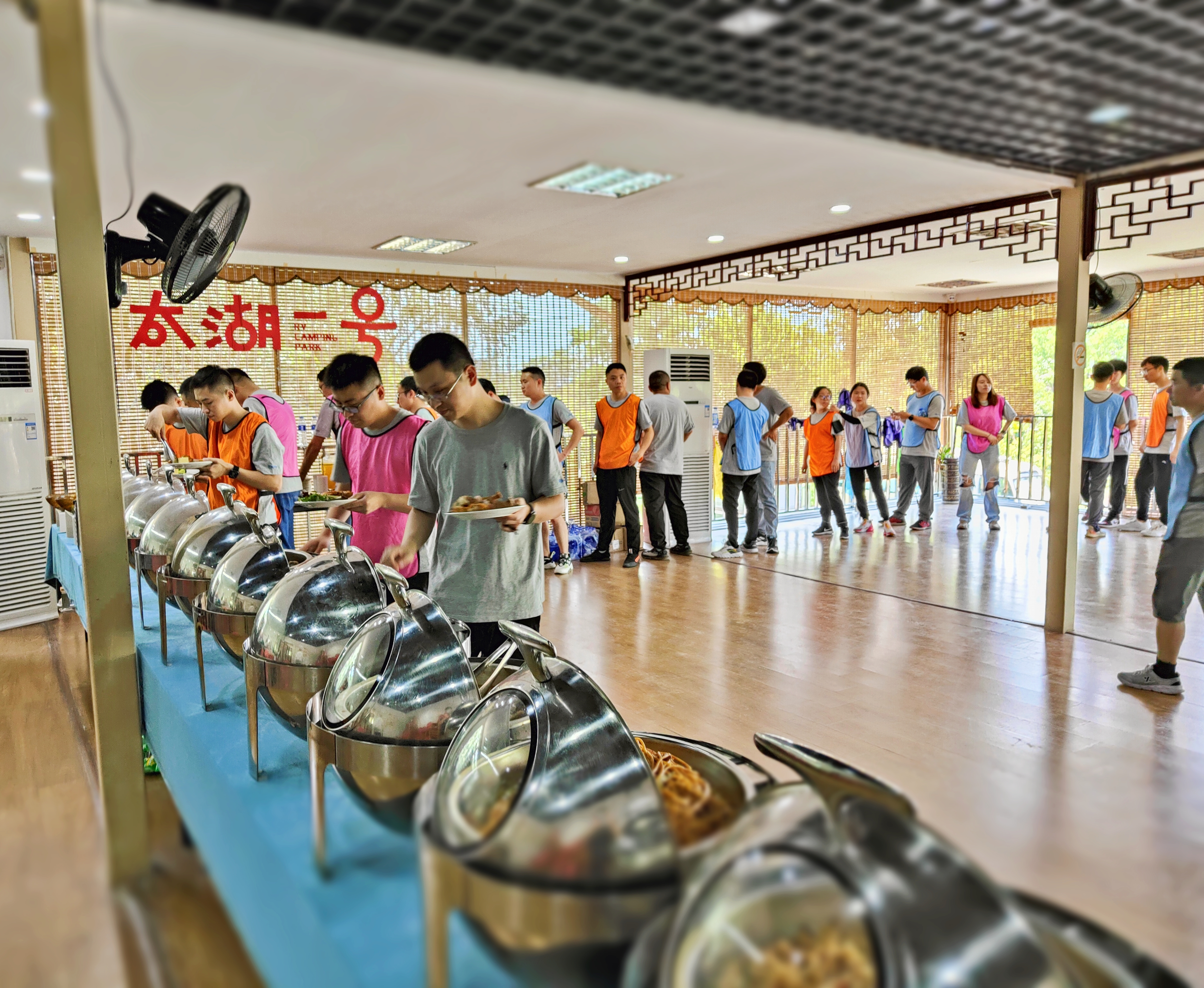 团建<font style="color: #FF8F00 !important;">自助餐</font>