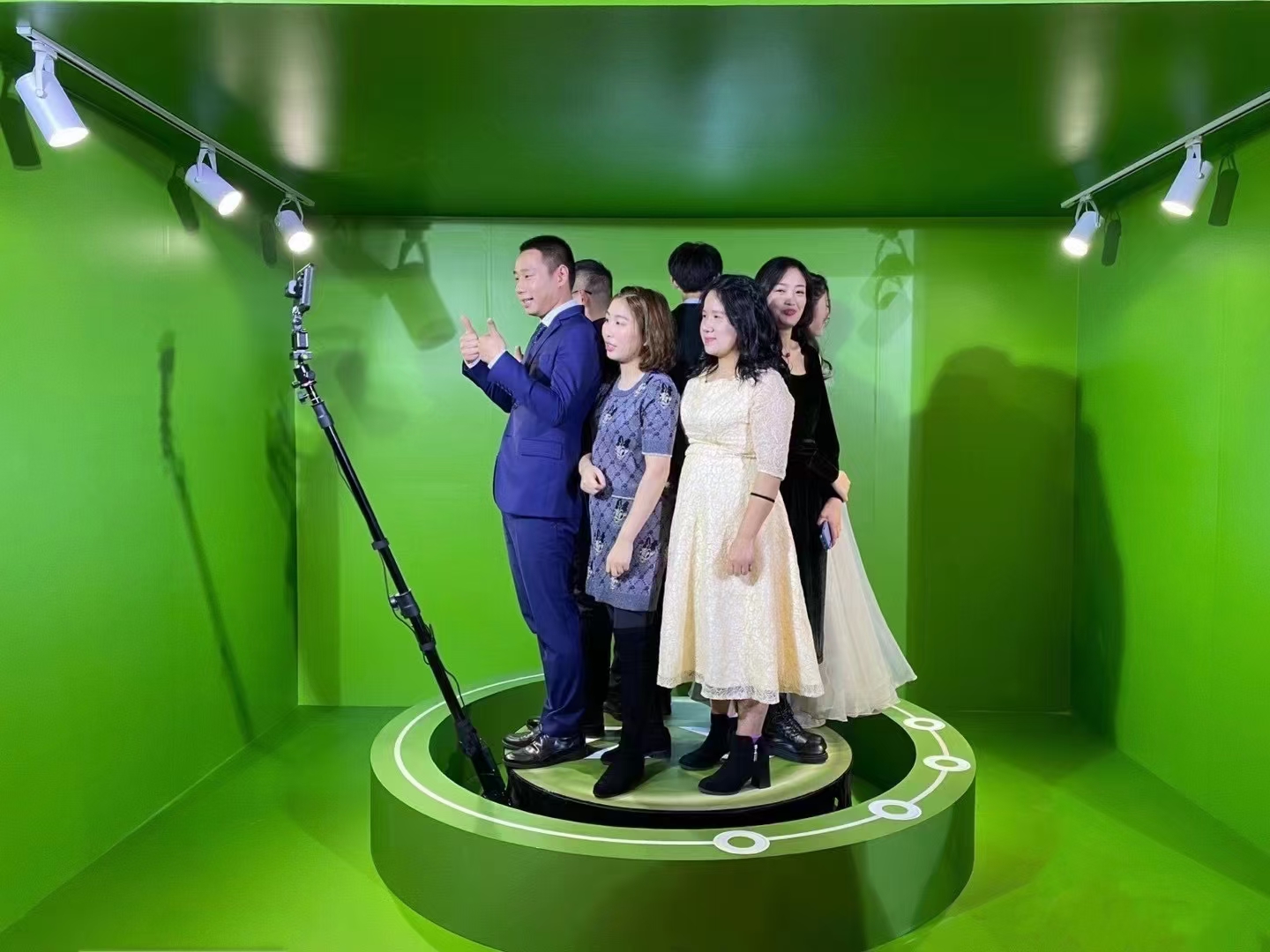 360°环绕拍摄装置 照片定格瞬间 美陈互动装置