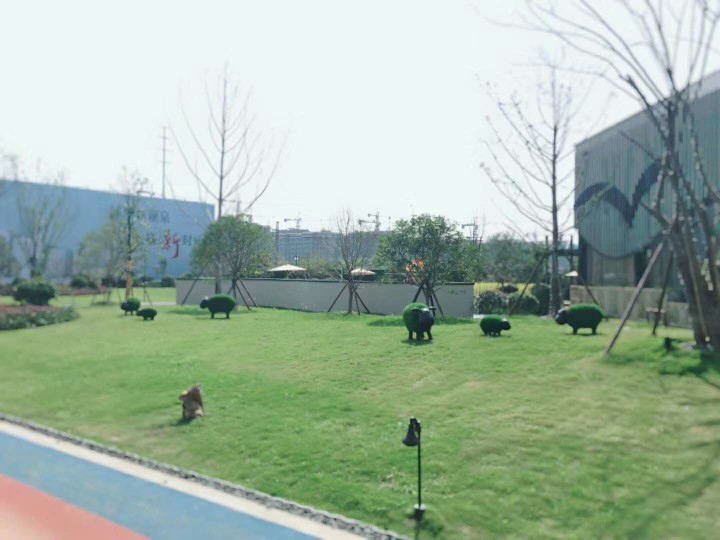 大型玻璃钢仿真梅花鹿雕塑户外公园林景观动物装饰品白鹿摆件定制