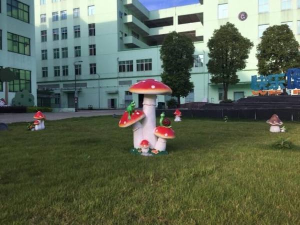 大型玻璃钢仿真梅花鹿雕塑户外公园林景观动物装饰品白鹿摆件定制