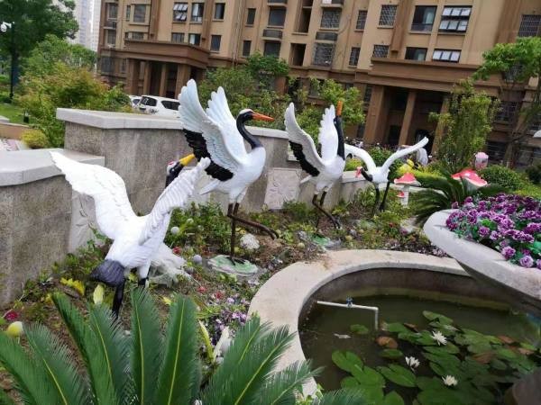 大型玻璃钢仿真梅花鹿雕塑户外公园林景观动物装饰品白鹿摆件定制