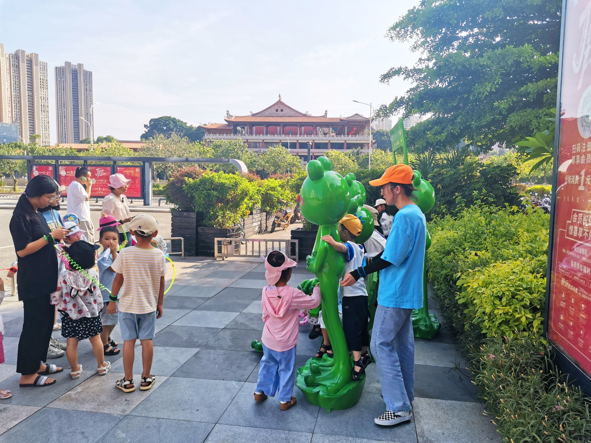 大型玻璃钢仿真梅花鹿雕塑户外公园林景观动物装饰品白鹿摆件定制
