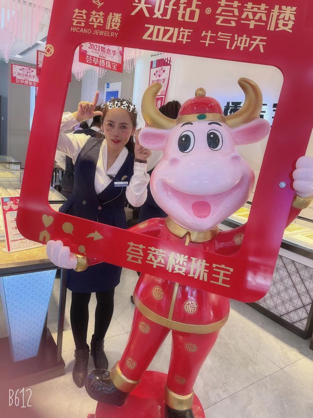 大型玻璃钢仿真梅花鹿雕塑户外公园林景观动物装饰品白鹿摆件定制