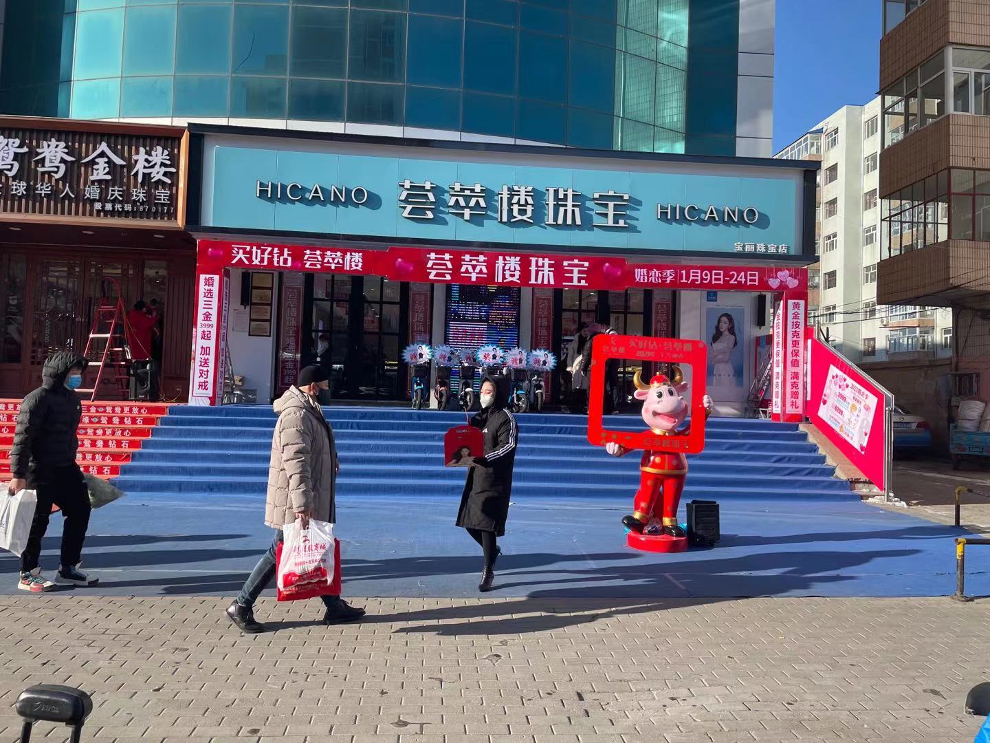 大型玻璃钢仿真梅花鹿雕塑户外公园林景观动物装饰品白鹿摆件定制