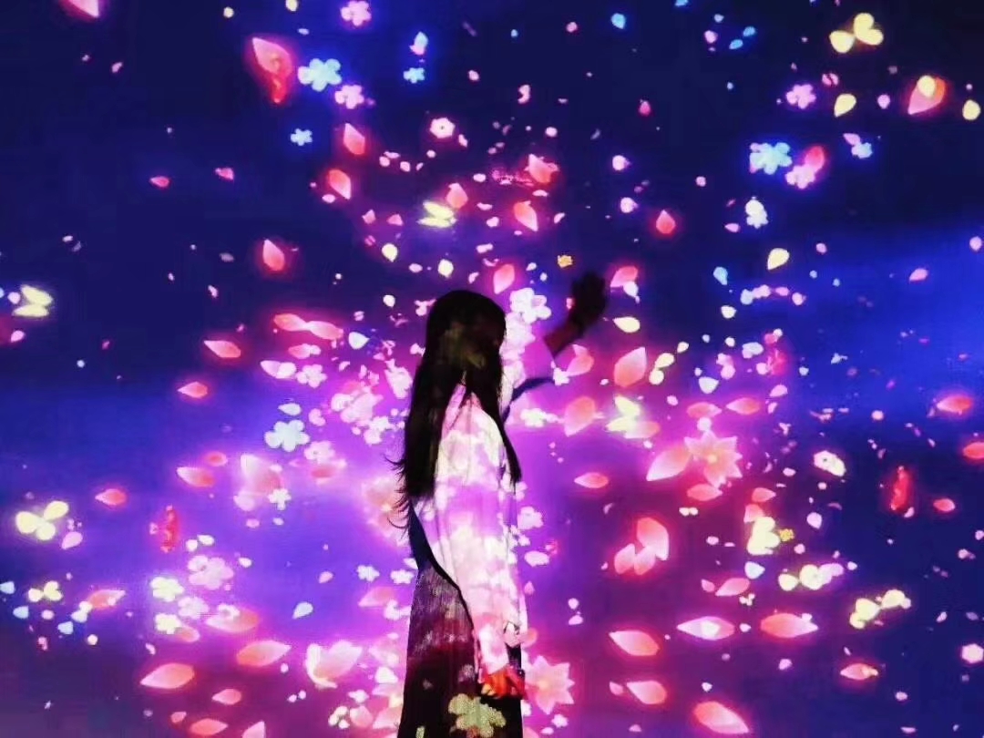 光影体验馆呼吸灯流光瀑布镜花宫