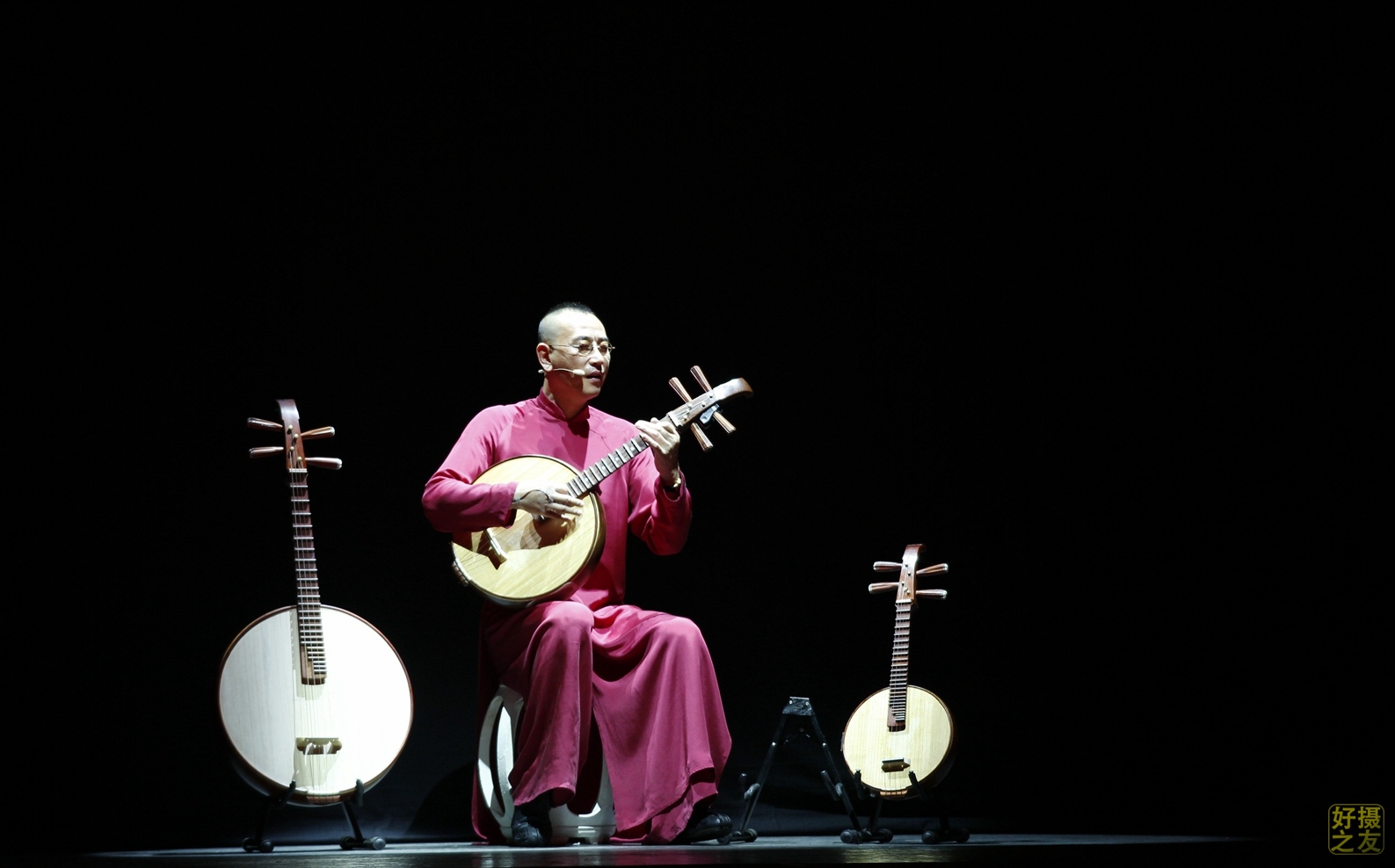 著名中阮演奏家冯满天