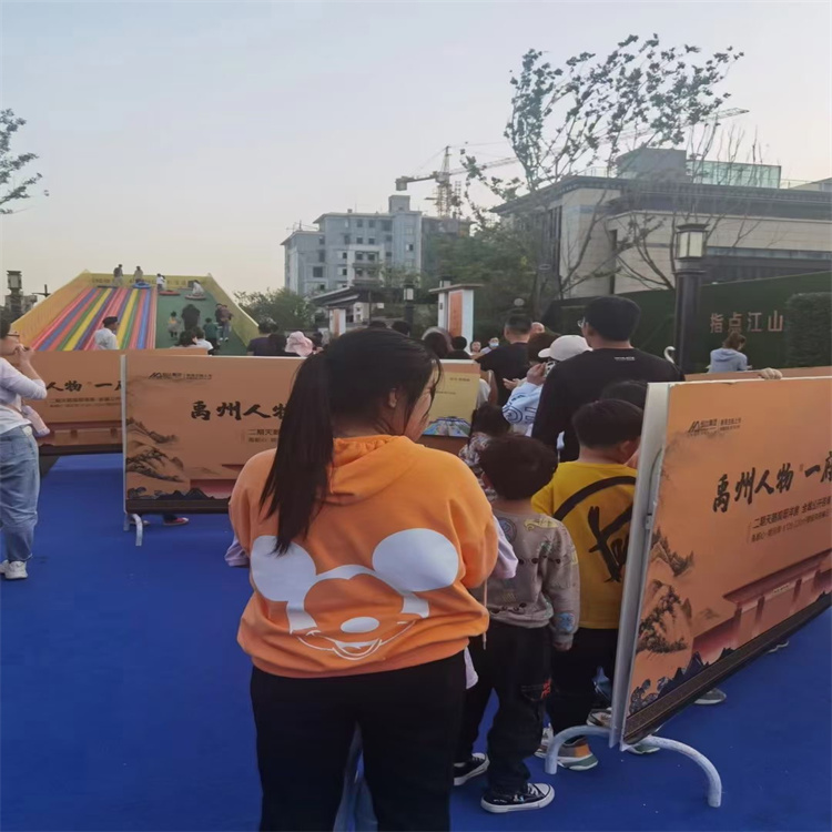 一个满是彩虹的滑道出租彩虹滑道租赁七彩滑道出租