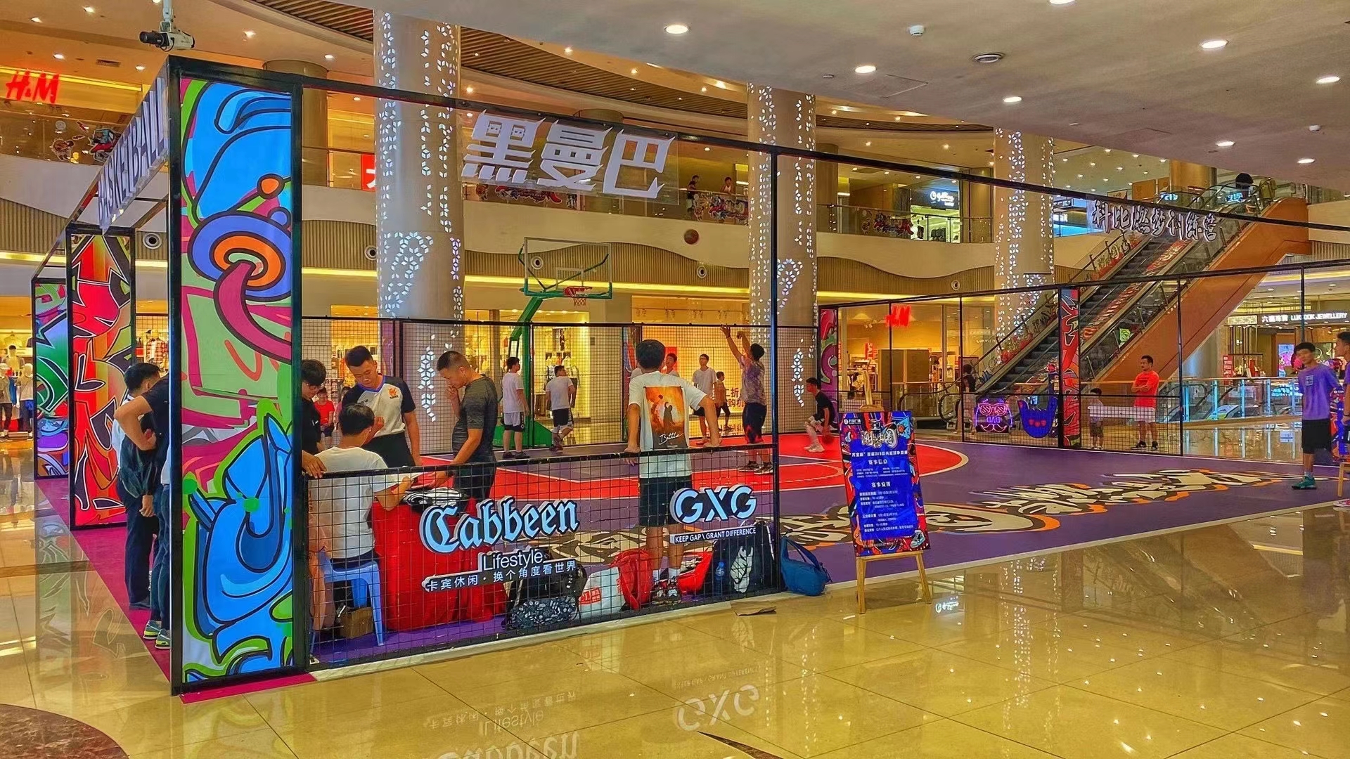 NBA球星亲笔签名球衣球鞋展览 科比 詹姆斯等签名用品展览