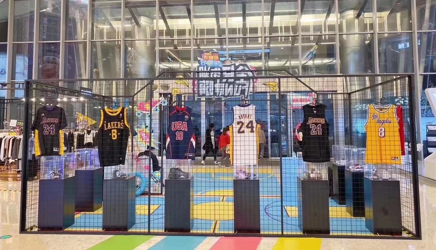 NBA球星亲笔签名球衣球鞋展览 科比 詹姆斯等签名用品展览