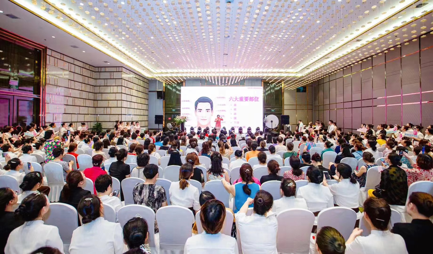 麦玲玲 中国香港易学大师、堪舆学家