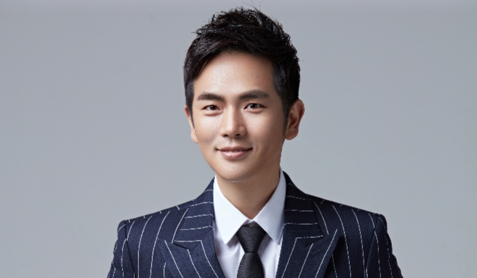 张晓<font style="color: #FF8F00 !important;">龙</font>