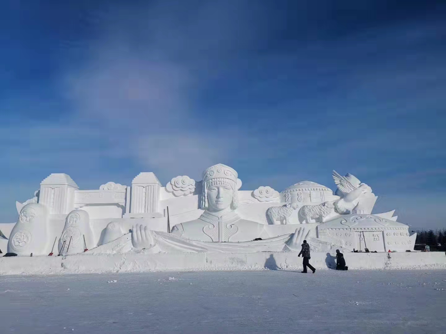 大型户外雪雕人工造雪滑雪场