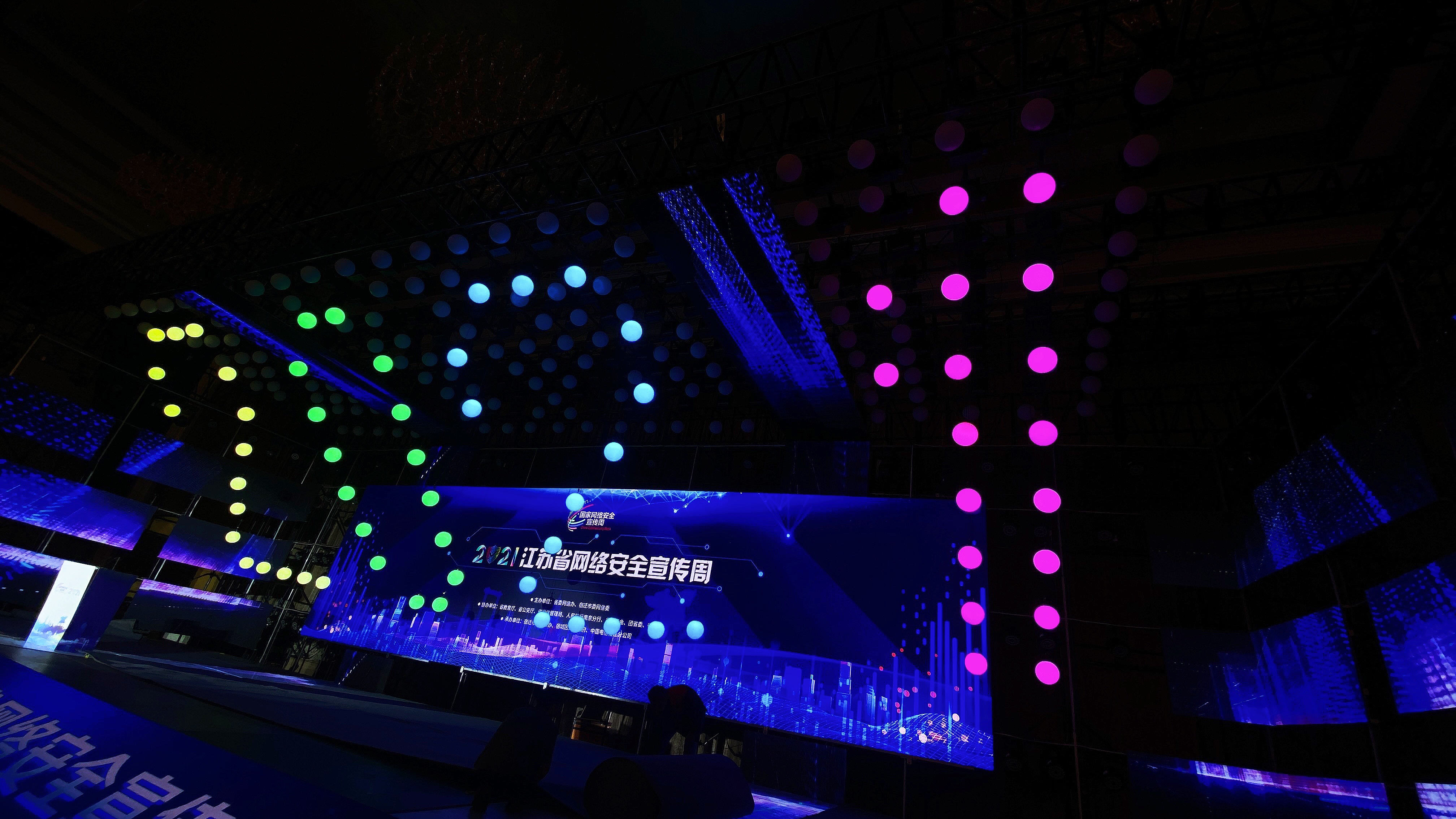 3D升降<font style="color: #FF8F00 !important;">悬浮</font>矩阵球