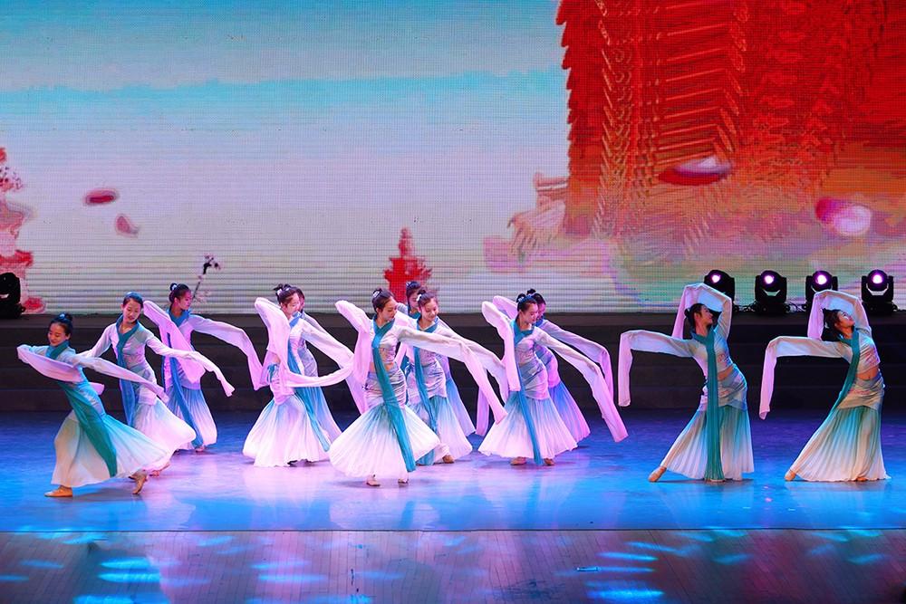 古典舞类：唐宫夜宴、只此青绿、丽人行、惊鸿、采薇等节目表