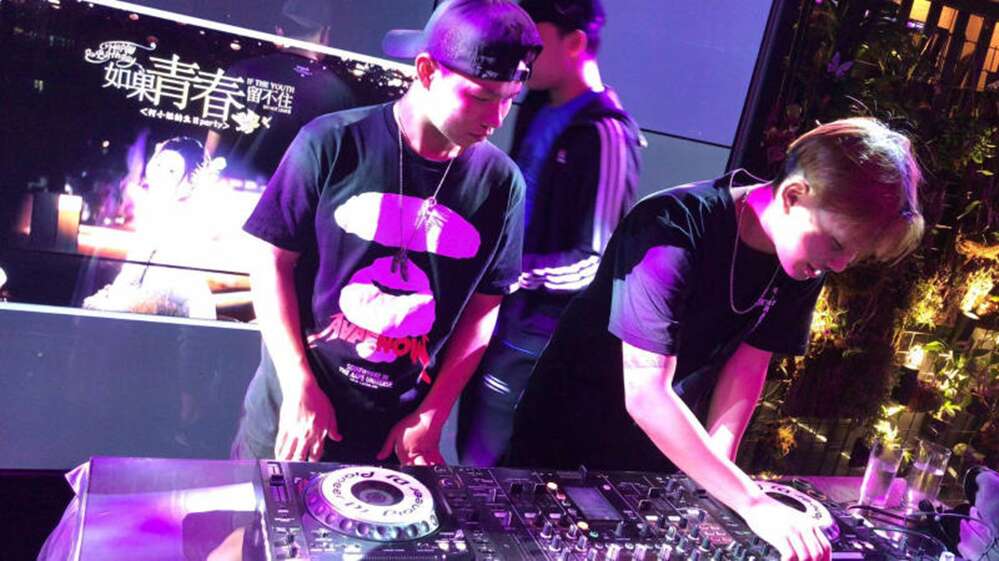 男女DJ节目表演