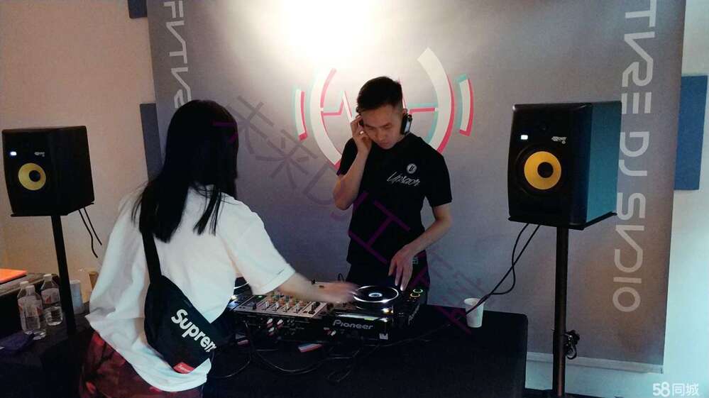 男女DJ节目表演