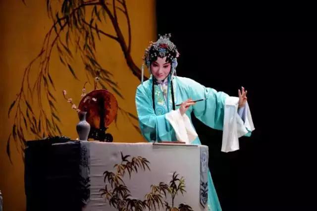曲艺类：京剧、昆曲、变脸、相声、二人转等