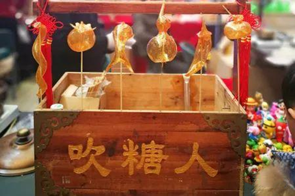 民俗艺术类：皮影、手影、剪纸、捏面人陶艺、糖画、吹糖等节目