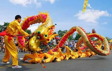 民俗艺术类：皮影、手影、剪纸、捏面人陶艺、糖画、吹糖等节目