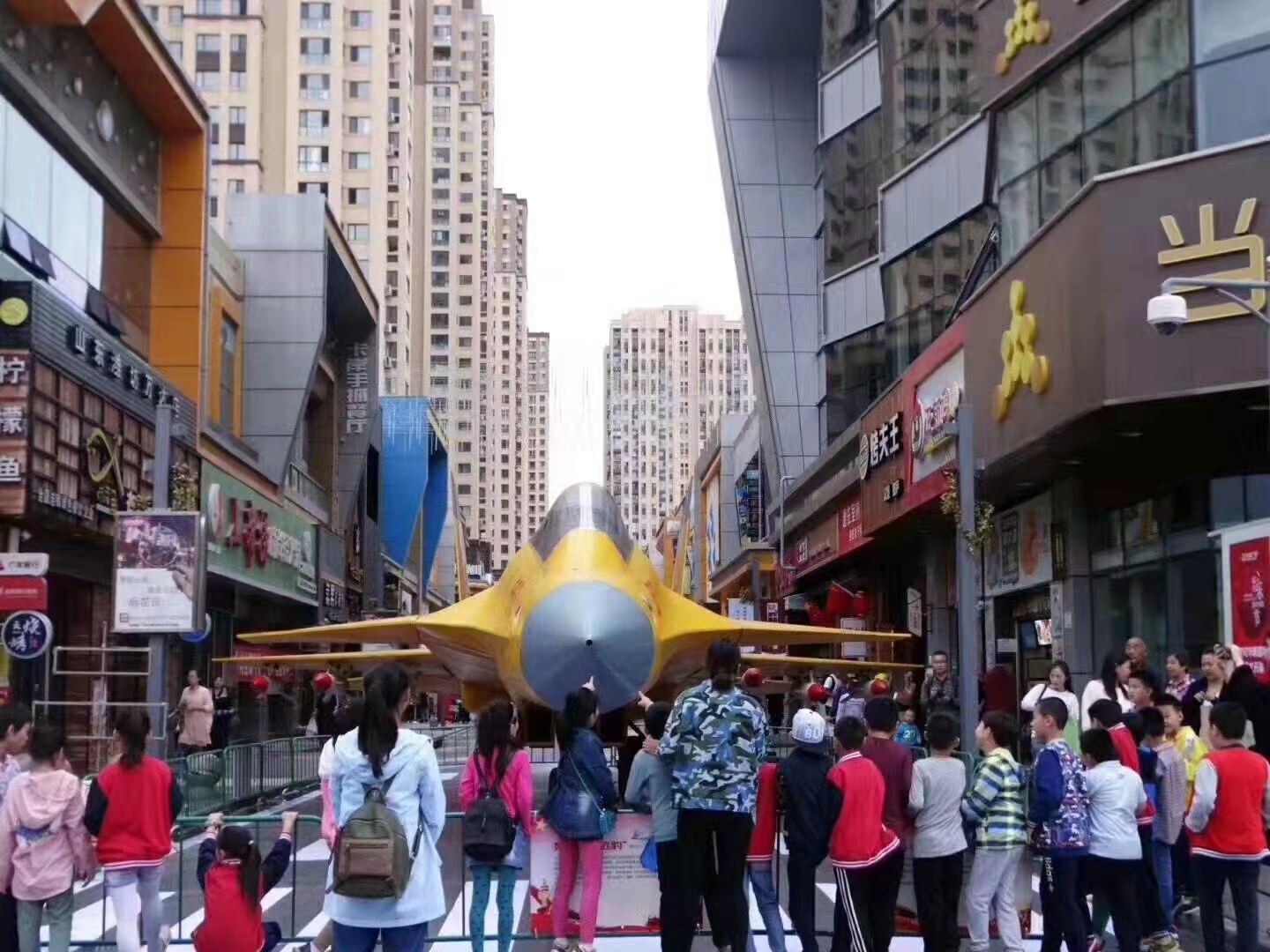 地产，商业<font style="color: #FF8F00 !important;">大型活动</font>道具租赁