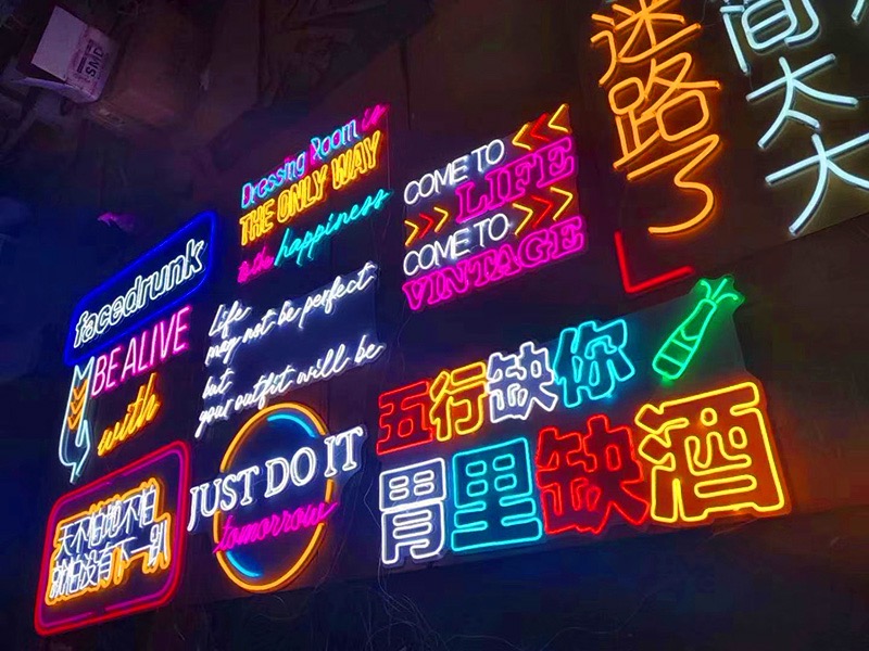 城市<font style="color: #FF8F00 !important;">亮化</font> 标识标牌
