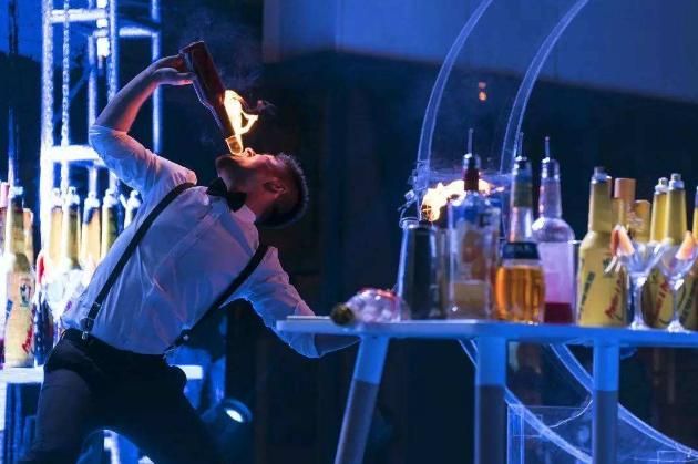 《花式调酒》：创意类节目表演