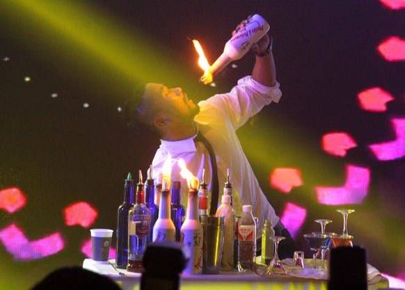 《花式调酒》：创意类节目表演