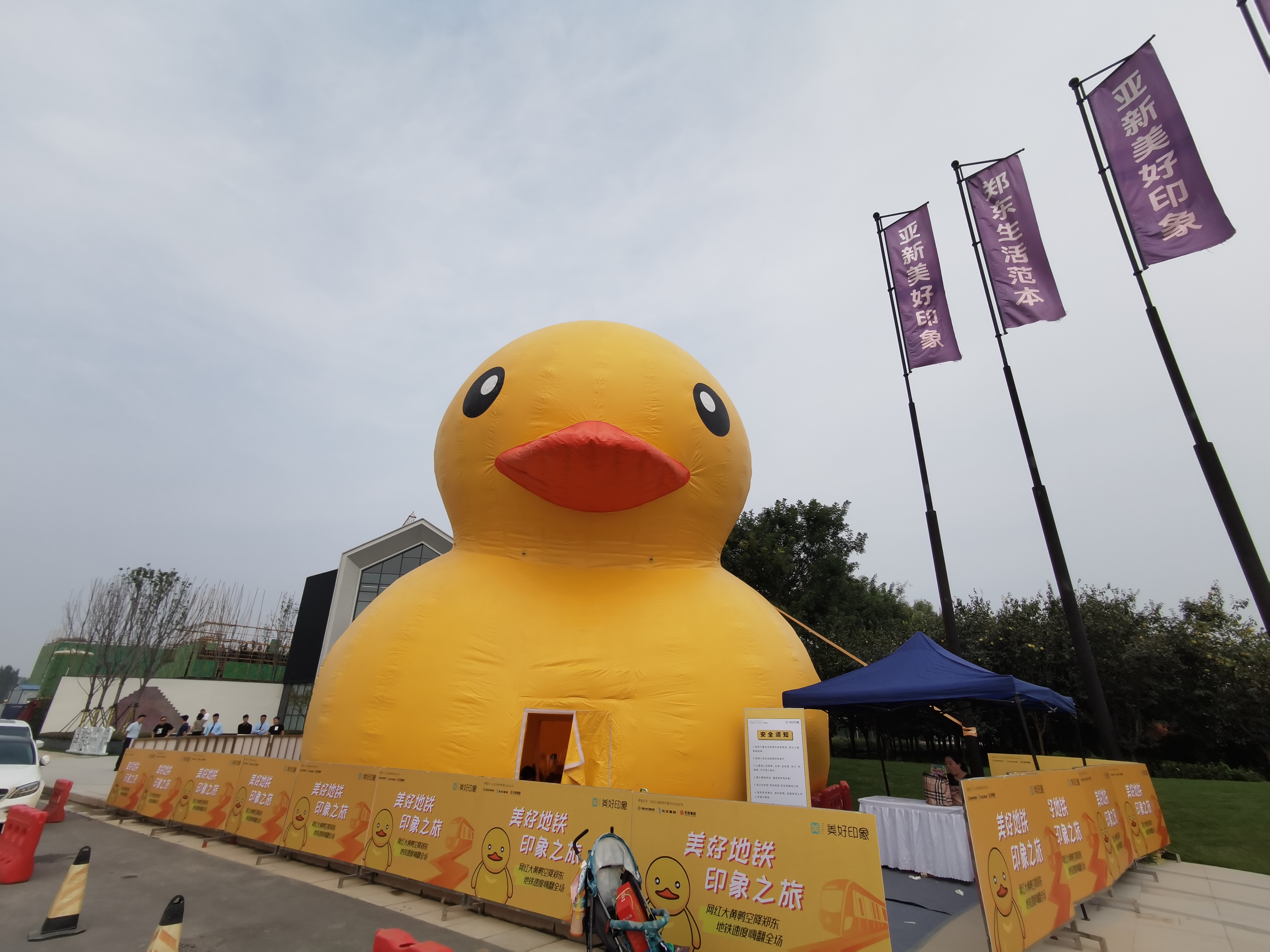 大黄鸭充气城堡