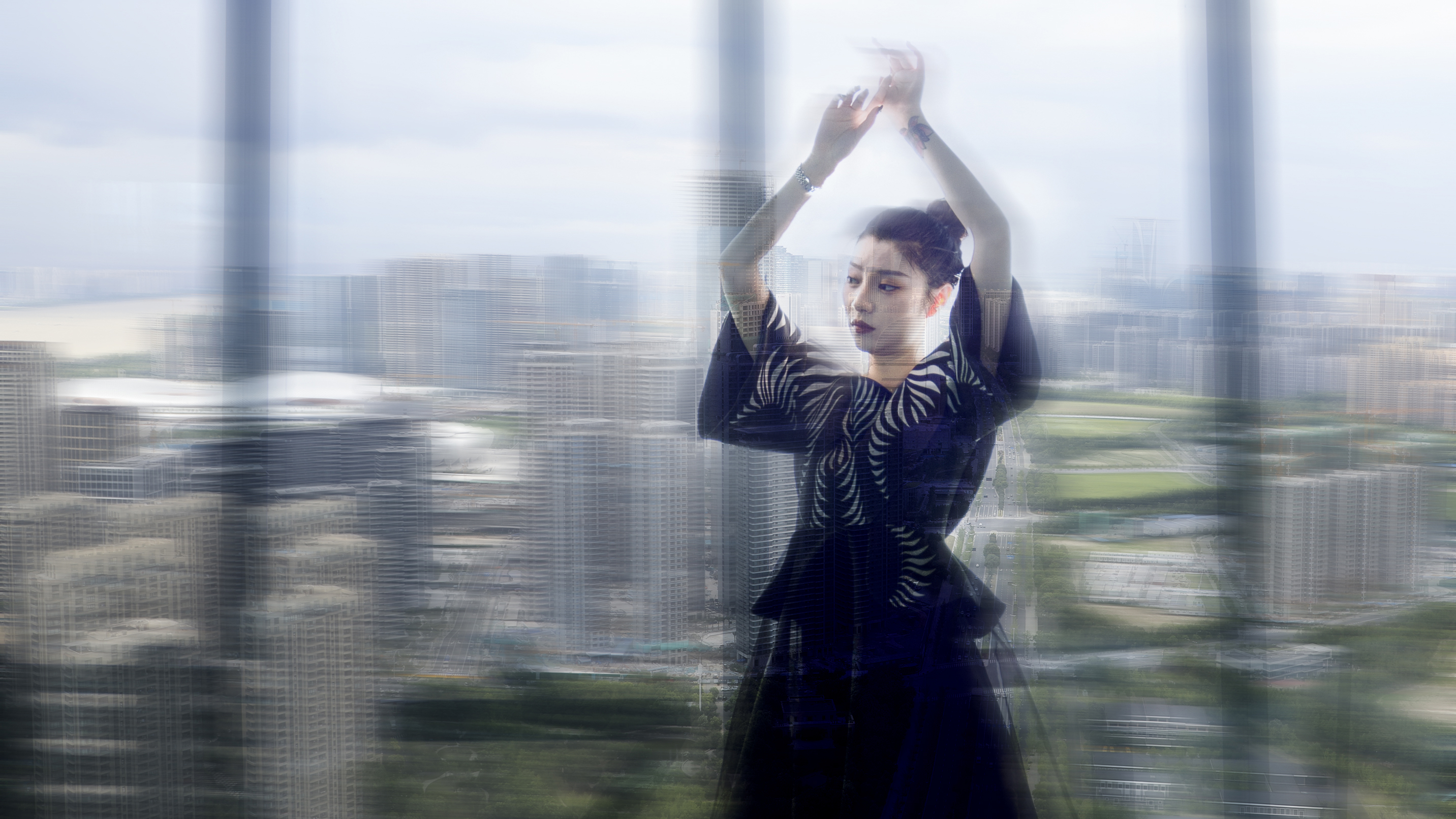 世茂·智慧之门——云端之上丨触碰无界空间