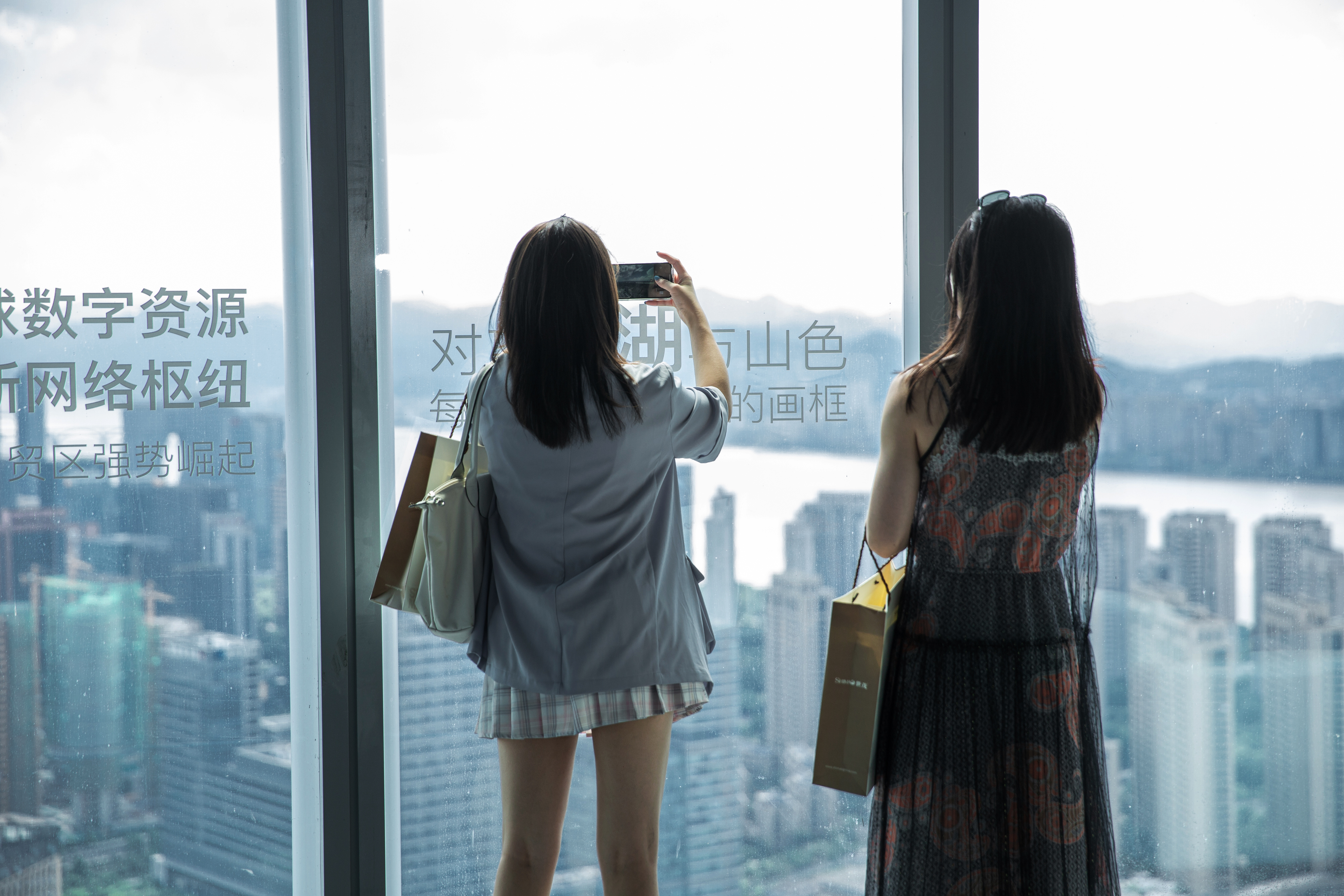 世茂·智慧之门——云端之上丨触碰无界空间