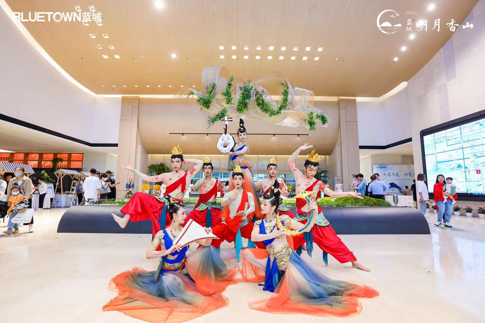 一个专业舞蹈演出机构,服装租赁