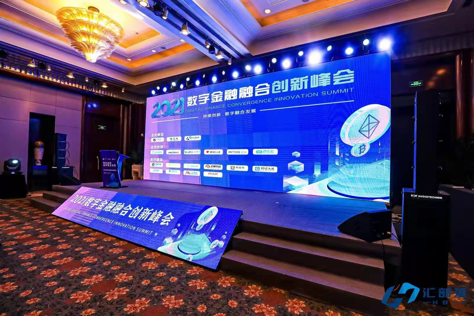 LED屏，灯光，音响，舞台背景板等周边辅料租赁。