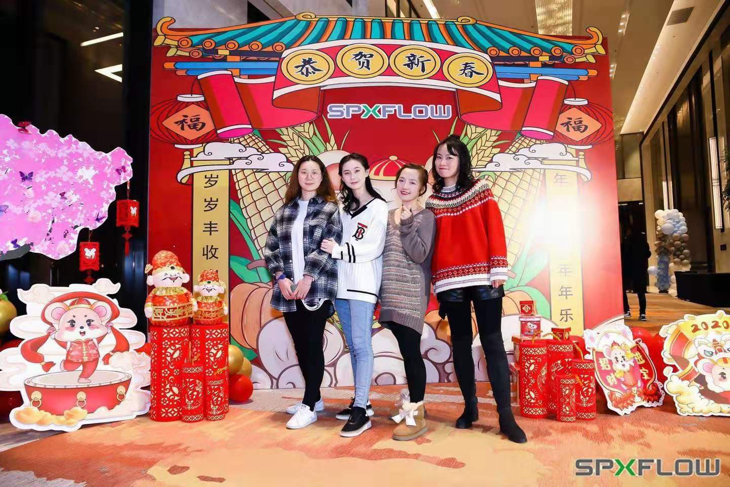 LED屏，灯光，音响，舞台背景板等周边辅料租赁。