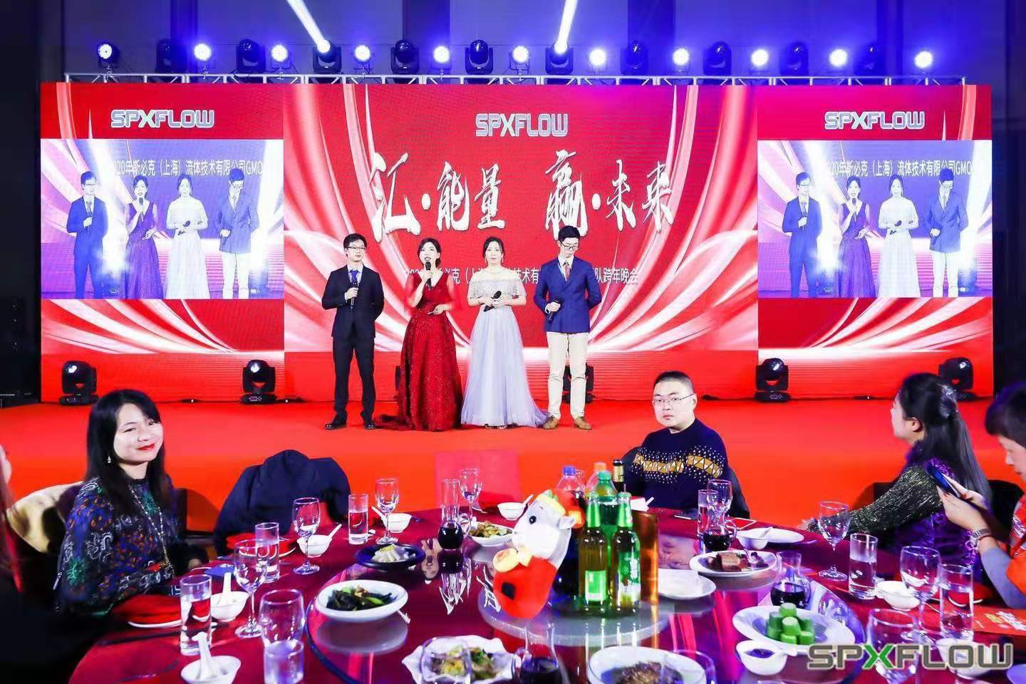 LED屏，灯光，音响，舞台背景板等周边辅料租赁。