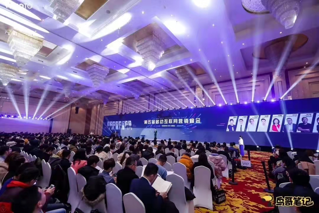 LED屏，灯光，音响，舞台背景板等周边辅料租赁。