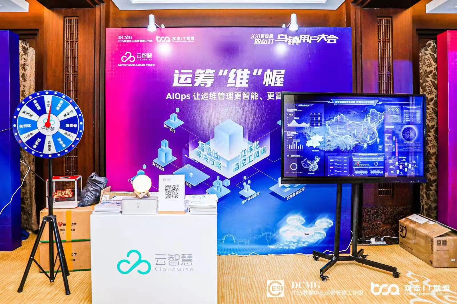 LED屏，灯光，音响，舞台背景板等周边辅料租赁。